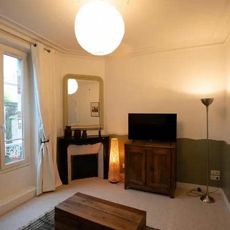 Holiday home La Maison Du 18 Chantilly