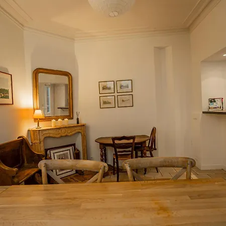 La Maison Du 18 펜션 샹티이